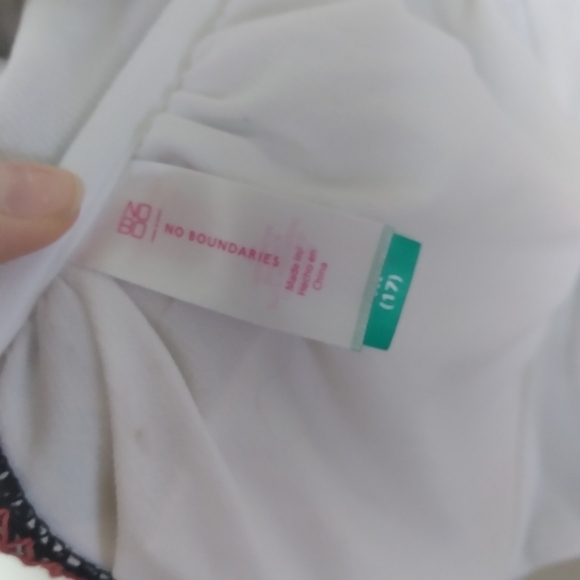 No Boundaries Black and White Embroidered Boho Tankini Top Size 1X - Picture 10 of 12